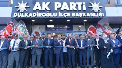 AK Parti Dulkadiroğlu İlçe Başkanlığı’nın yeni hizmet binası, düzenlenen törenle
