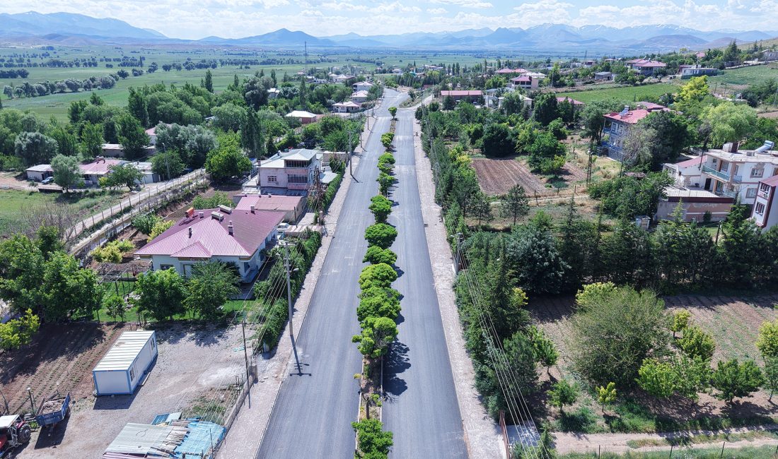 Büyükşehir’den Elbistan İğde’de Ulaşım Atağı; Yürüyüş Yolu Tamam, Asfalt Başladı Büyükşehir Belediyesi, Elbistan İğde Mahallesi’nde yaklaşık 1,5 kilometrelik ana arteri