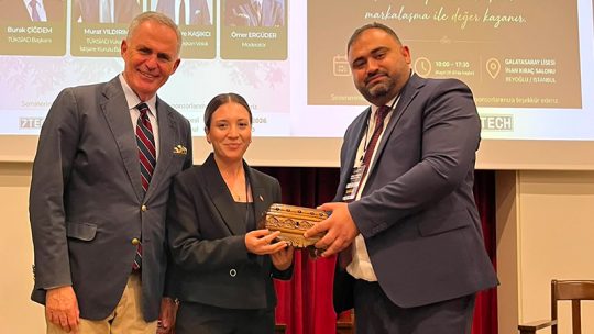 Maraş Cevizi İstanbul’daki Sektör Seminerinde Tanıtıldı Ceviz Üreticileri Derneği tarafından İstanbul Galatasaray Lisesi’nde düzenlenen seminer, Türkiye’nin
