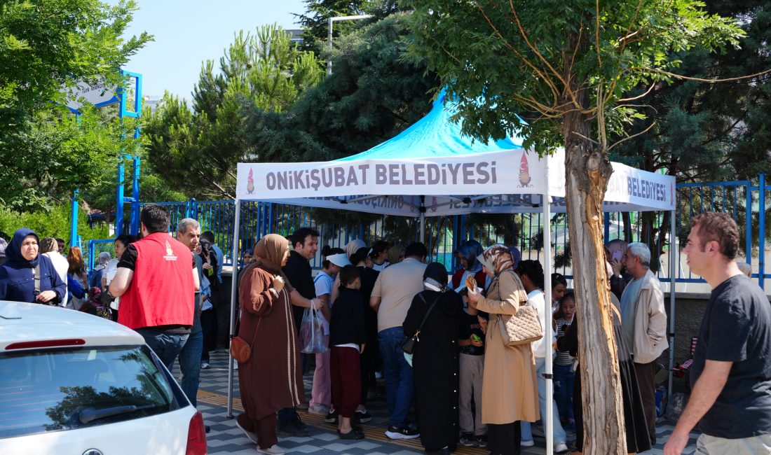 Onikişubat Belediyesi, LGS’YE Giren Öğrencilerin Ve Ailelerinin Sınav Heyecanına Ortak Oldu Kahramanmaraş’ın Onikişubat ilçesinde binlerce öğrenci Liselere Geçiş Sistemi (LGS) Sınavı’nda