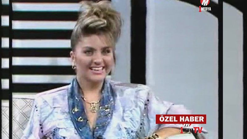 Sibel Can’dan 1988 Nostaljisi: Aziz Üstel’e Çocukluğunu ve Sanata İlk Adımlarını Anlattı Türk müziğinin güçlü sesi Sibel Can, gazeteci ve televizyoncu Aziz