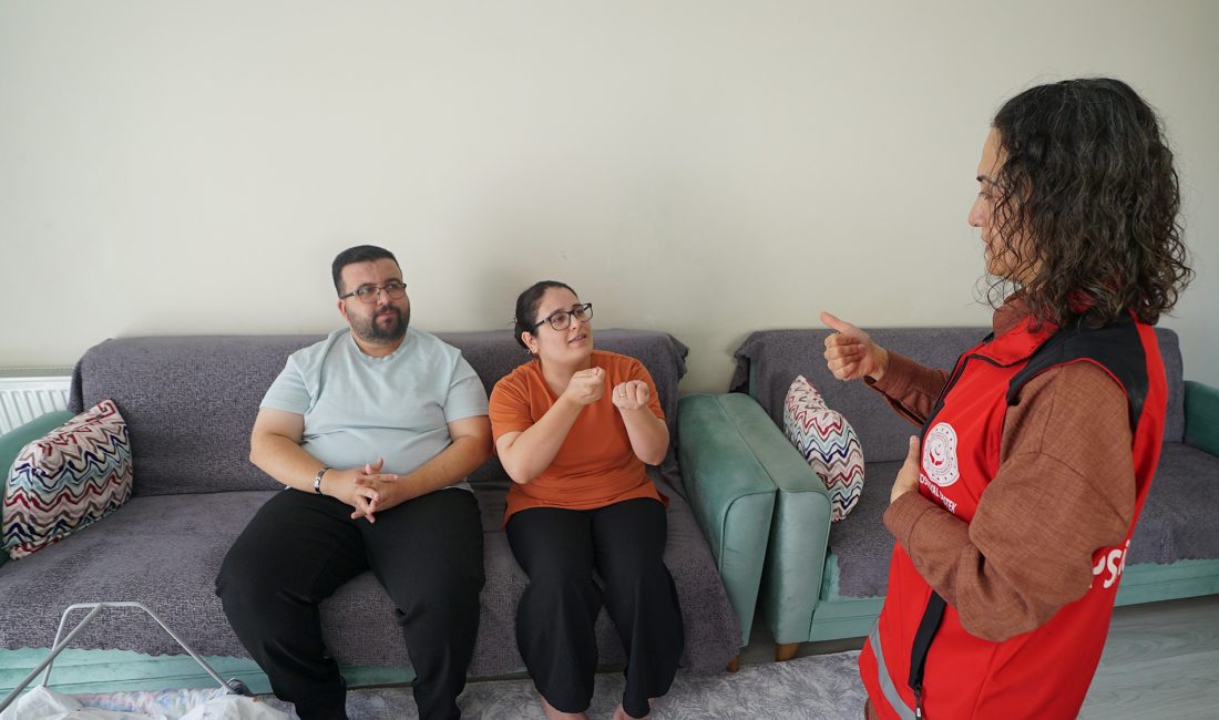 Büyükşehir’den Hayatı Kolaylaştıran Sosyal Destekler Büyükşehir Belediyesi; “Güvenli Evim”, “Işıklı Kapı Zili” ve “Titreşimli Bebek