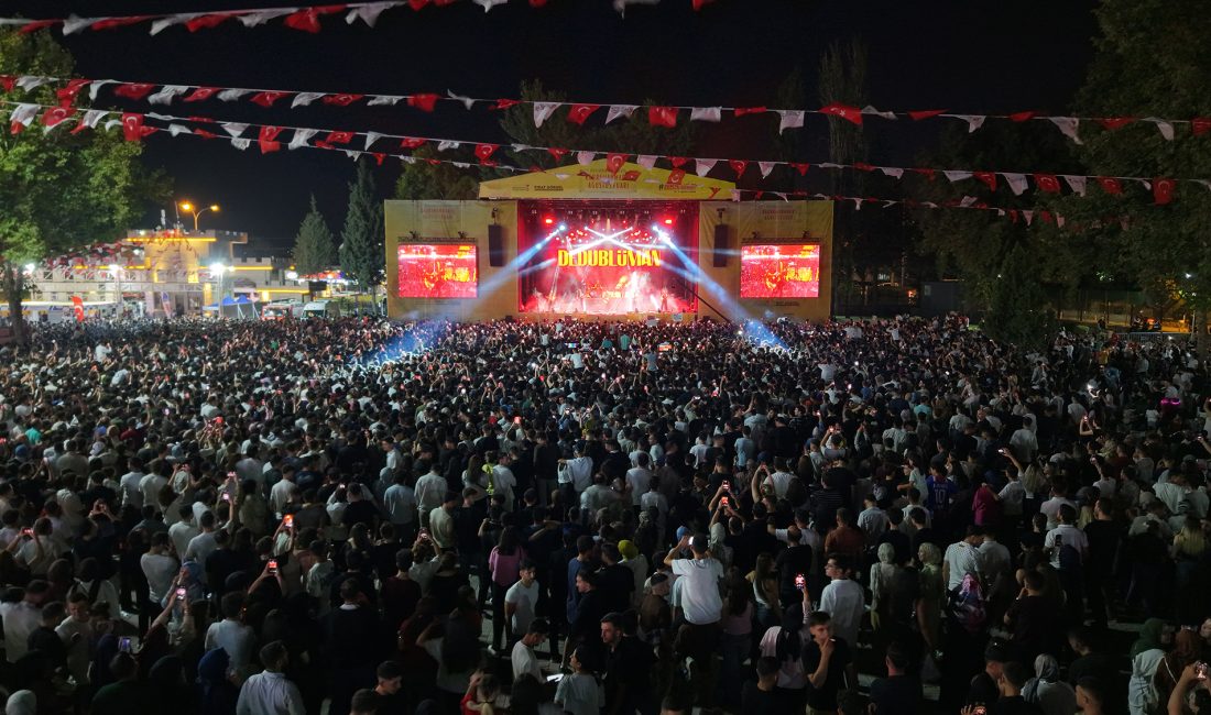 Ağustos Fuarı’nda Unutulmaz Dedublüman Gecesi Büyükşehir Belediyesinin Uluslararası Geleneksel Ağustos Fuarı’nın dördüncü gününde sahne alan