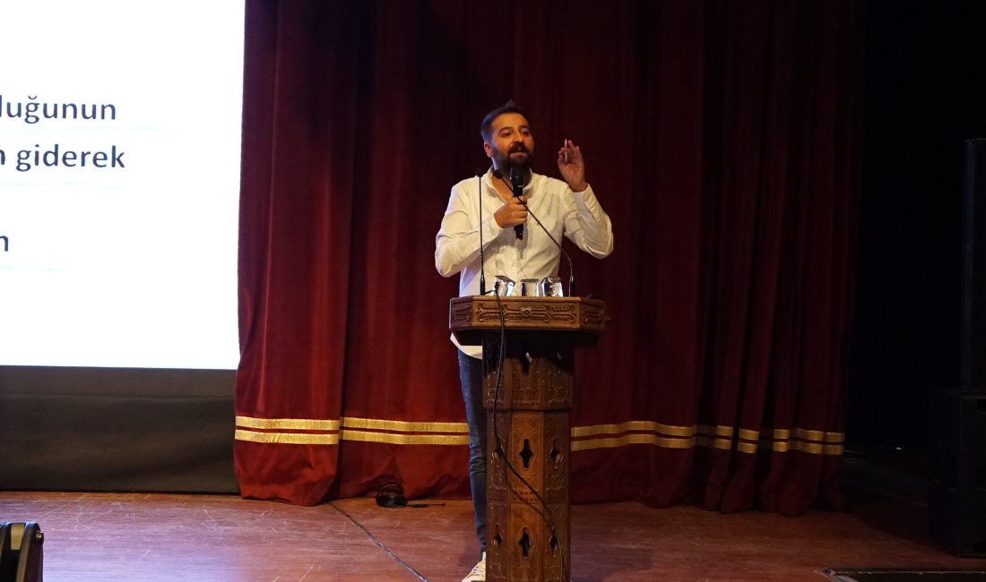 Pusula Maraş’ın KPSS Genel Tekrar Kampı İkinci Gününde Tarihle Devam Etti Büyükşehir Belediyesinin gençlik markası Pusula Maraş tarafından düzenlenen KPSS genel