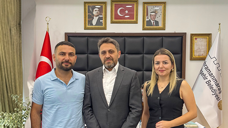 Kahramanmaraş’ın Güçlü Sesi Aynur Özdemir’den Mutlu Kaya’ya Ziyaret O Ses Türkiye yarışmasıyla geniş kitleler tarafından tanınan, Kahramanmaraş’ın güçlü