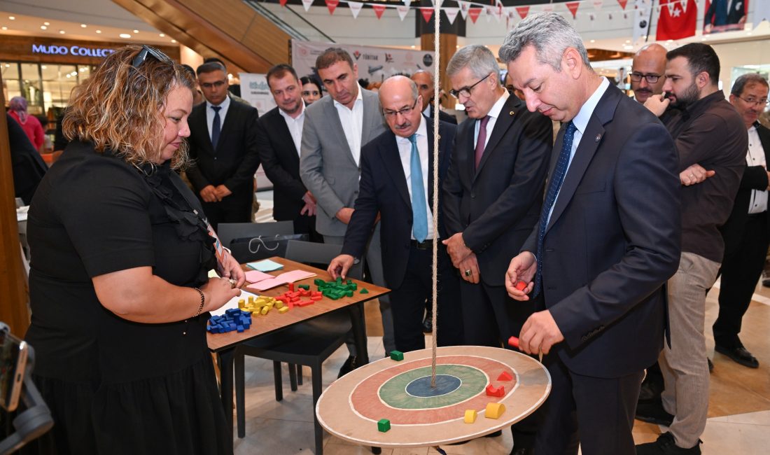 Rektör Okumuş, BİLİMFEST’te Öğrencilerle Buluştu Kahramanmaraş’ta bilim ve teknoloji meraklılarını bir araya getiren BİLİMFEST Kahramanmaraş,