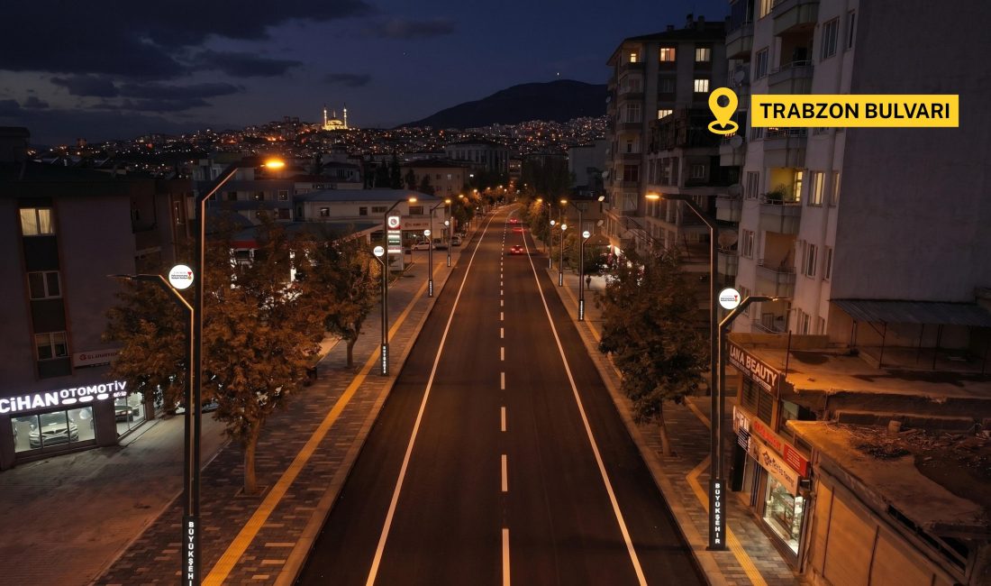 Büyükşehir Belediyesi, Trabzon Bulvarı’nda üstyapı dönüşümünü etaplar halinde sürdürüyor. Altyapı
