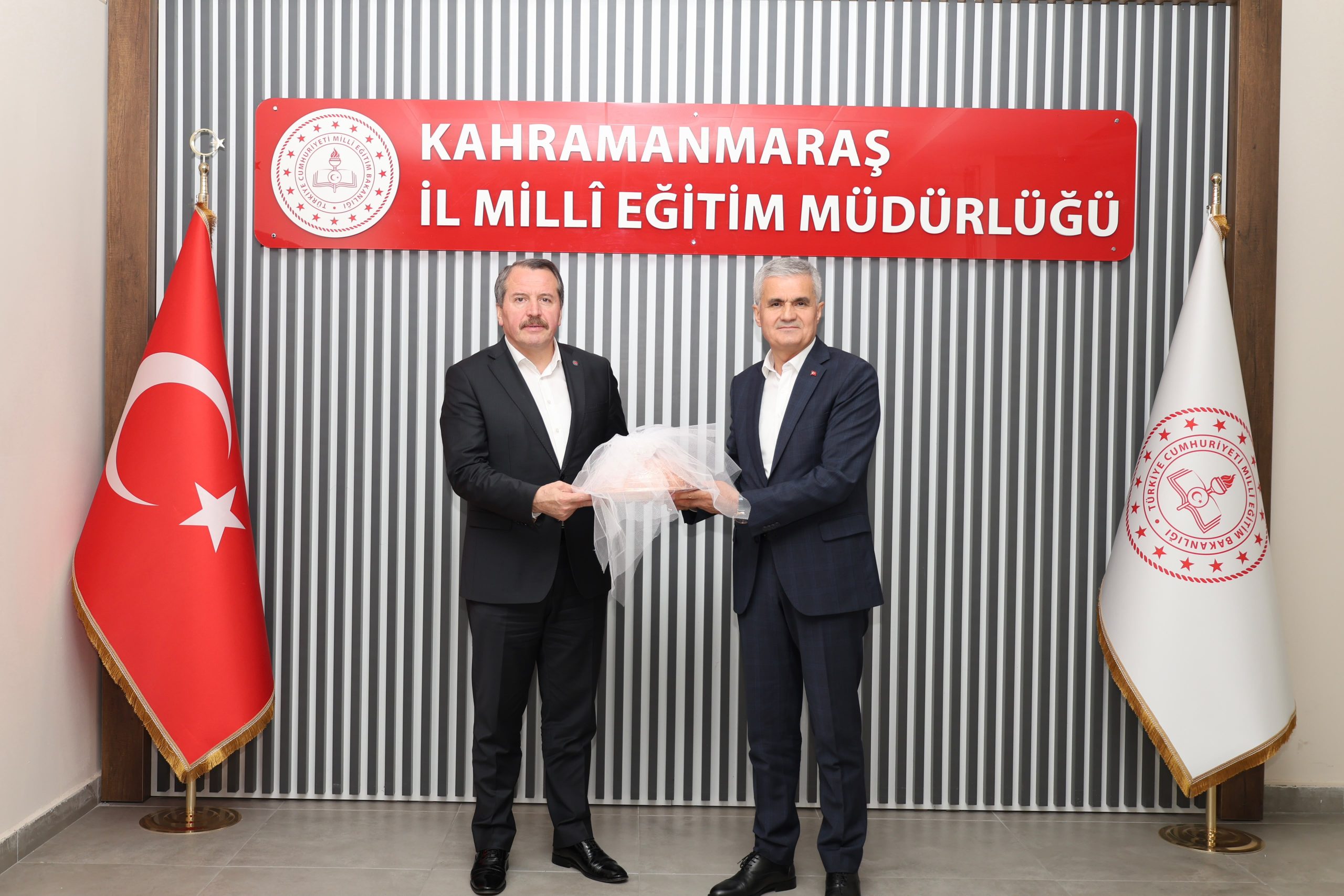 Ali Yalçın’dan Kahramanmaraş İl Milli Eğitim Müdürü Turan Akpınar’a Ziyaret Memur-Sen ve Eğitim-Bir-Sen Genel Başkanı Ali Yalçın, Kahramanmaraş İl Milli
