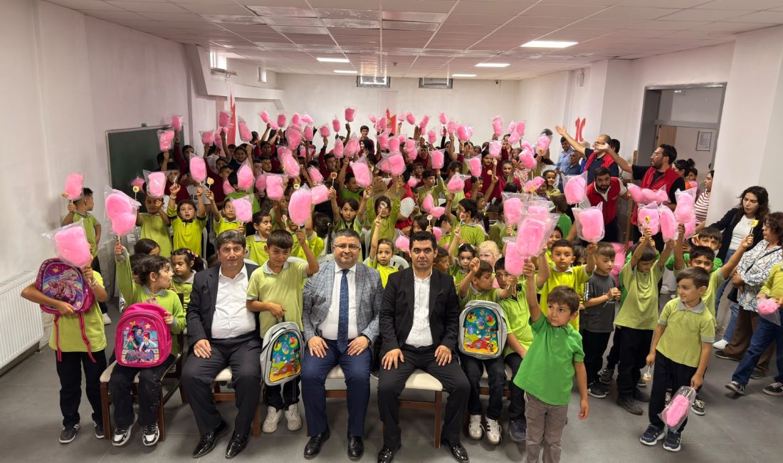 Onikişubat Belediyesi’nden Kırsal Mahallelerdeki 8 Bin Öğrenciye Kırtasiye Seti Desteği Hanifi Toptaş başkanlığındaki Onikişubat Belediyesi, “önceliğimiz eğitim” anlayışıyla her yıl