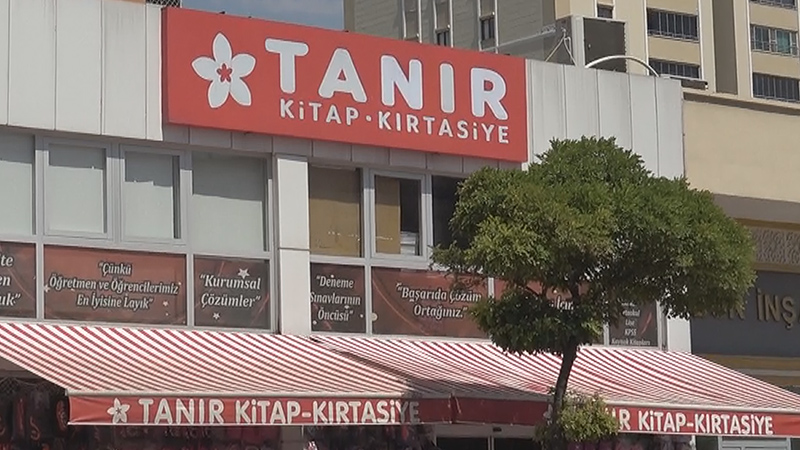 Yeni eğitim öğretim yılı öncesinde okul alışverişine çıkmadan önce Tanır