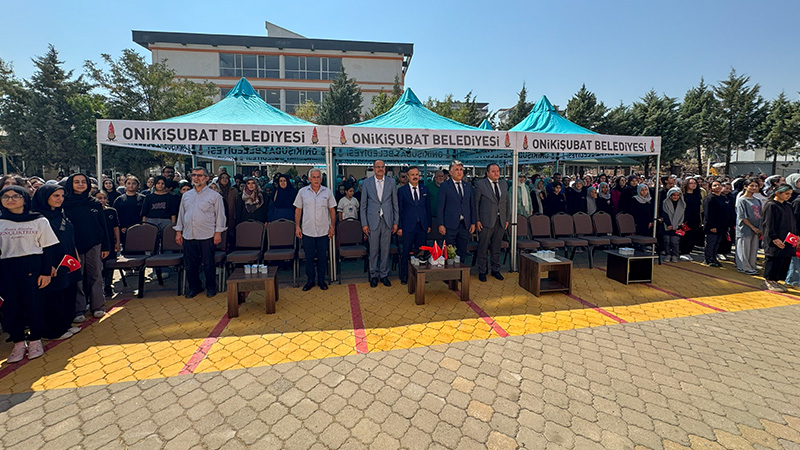Millî birlik ve beraberlik temasıyla gerçekleştirilen açılış programında; vatan sevgisi,
