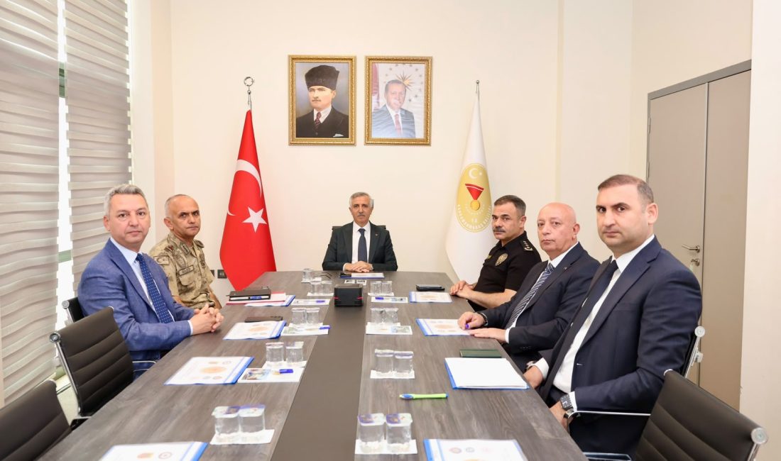 Toplantıda, yeni akademik yılda kentteki üniversitelerde eğitim-öğretim faaliyetlerinin güvenli ve