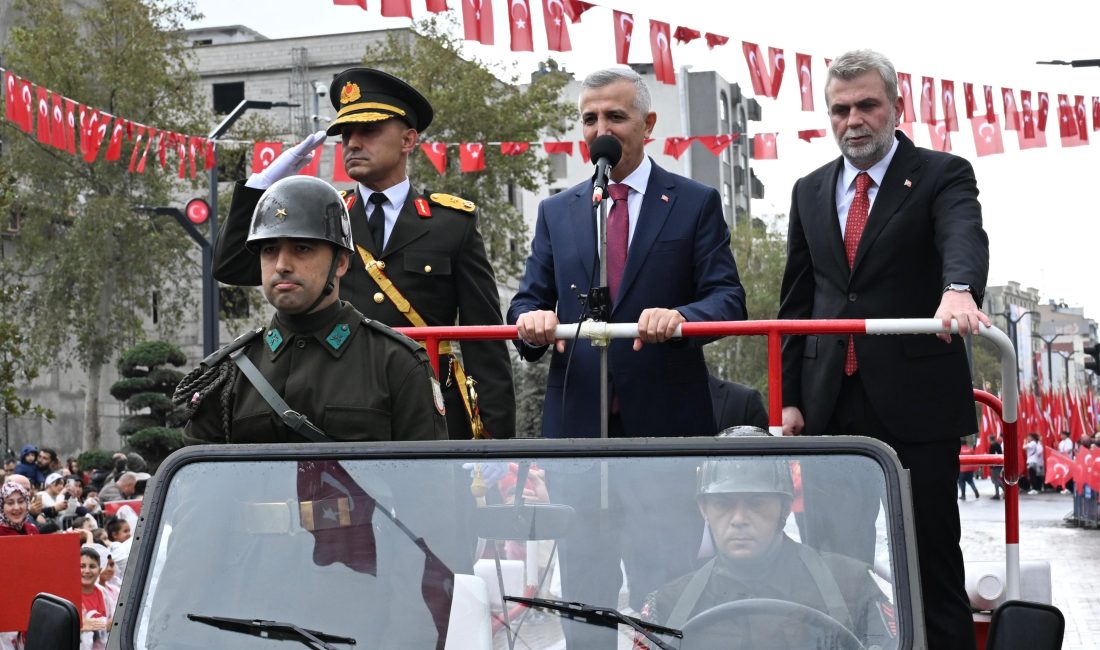 Kahramanmaraş’ta Cumhuriyet Bayramı Coşkusu Yaşandı 29 Ekim Cumhuriyet Bayramı’nın 103’üncü yıl dönümü dolayısıyla düzenlenen kutlamalar,