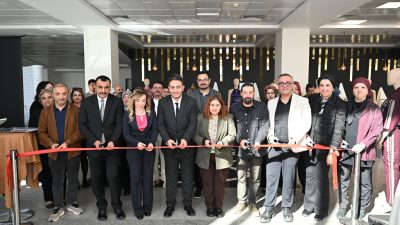 KSÜ’de Kutnu Kumaşı Modern Tasarımlarla Geleceğe Taşındı: KUTNOVA Sergisi ve Dijital Defilesi Kahramanmaraş Sütçü İmam Üniversitesi (KSÜ) Onikişubat Meslek Yüksekokulu ile Güzel