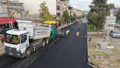 Büyükşehir Belediyesi, Bayazıtlı Bulvarı’nda altyapı çalışmalarının tamamlandığı alanları sıcak asfalt