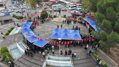 Cumhuriyet Bayramı kutlamaları, Atatürk Anıtı’na çelenk sunma töreniyle başladı. Başkan