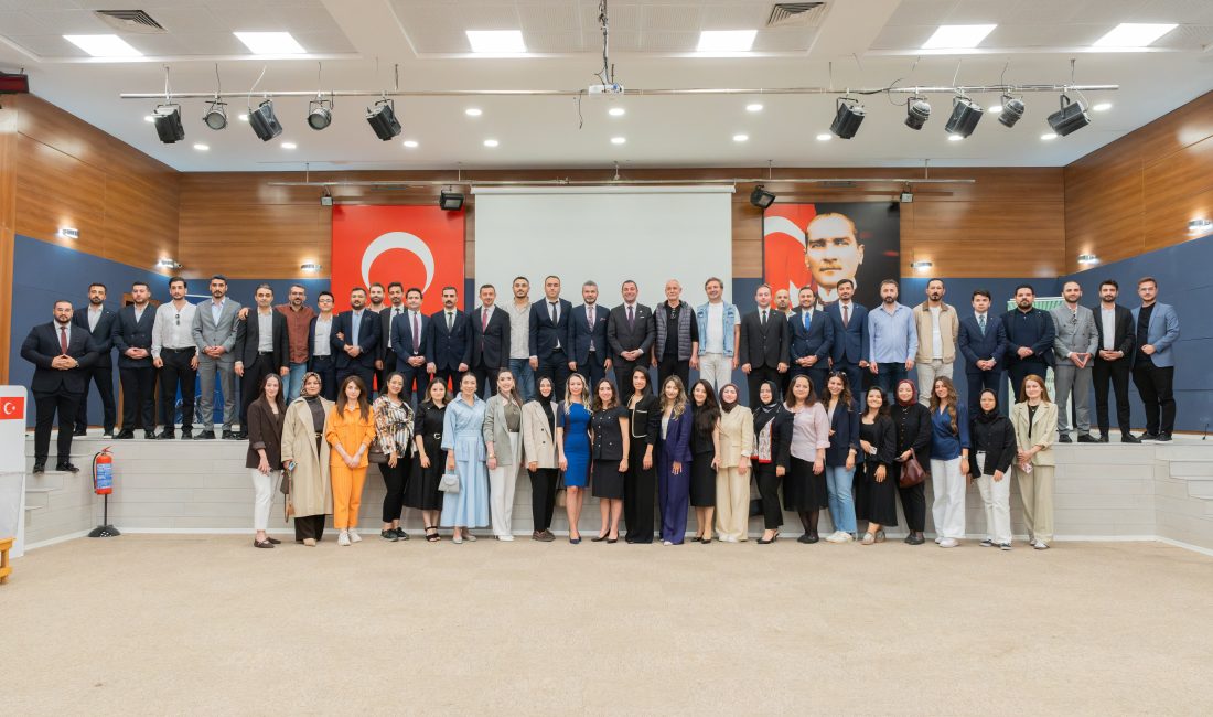 Kahramanmaraş Barosu’nda Av. Mehmet Kaan Kır Güven Tazeledi Kahramanmaraş Barosu’nun 39. Olağan Genel Kurul Toplantısı kapsamında 11 Ekim