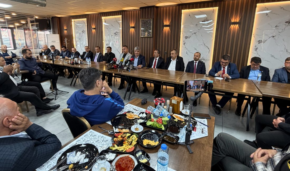 Yeniden Refah Partisi Kahramanmaraş İl Başkanı Muhammed Aydoğar, basın mensuplarıyla